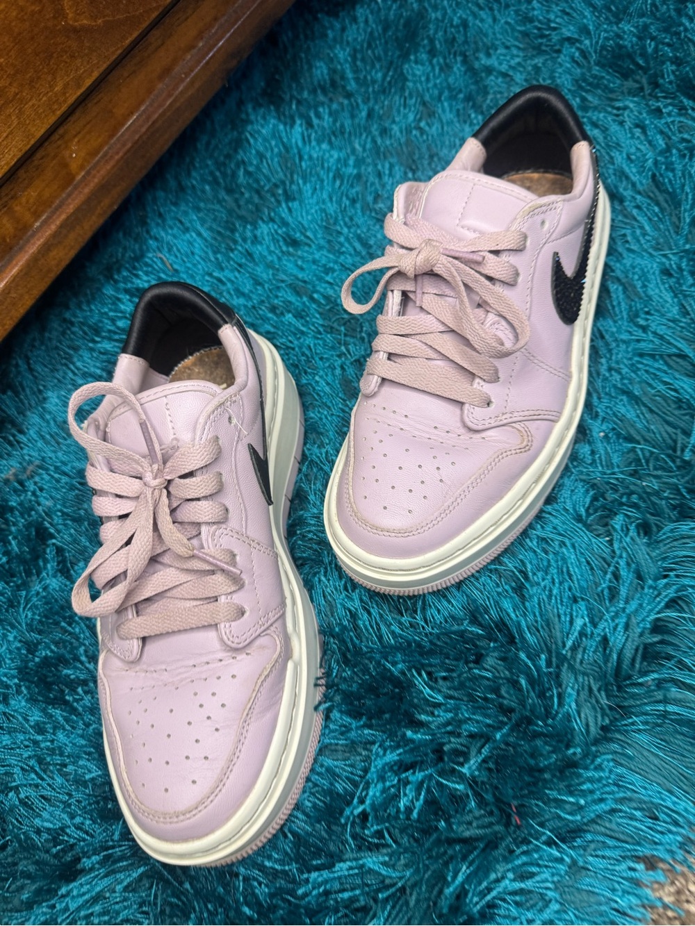 Nike Women’s Swarovski Nike Air Jordan 1
Elevate Low SE Shoes - Picture 2 of 6